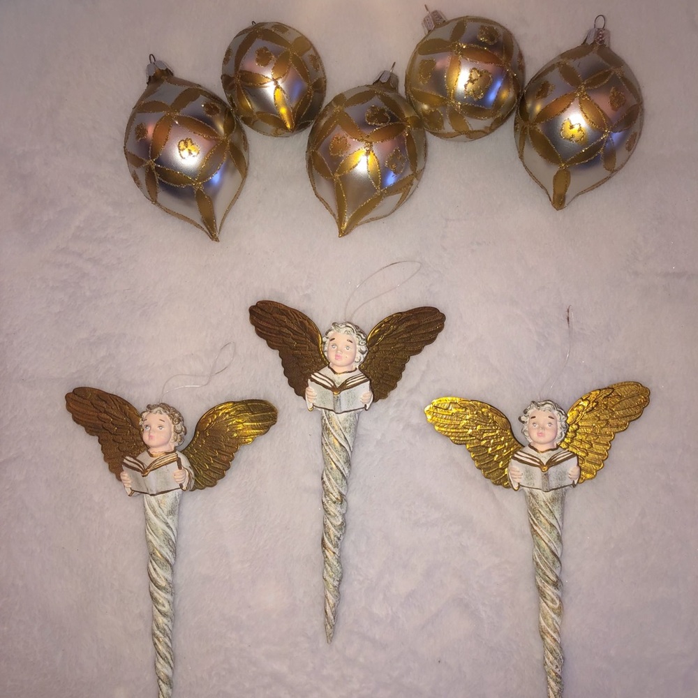 8 Christmas ornaments